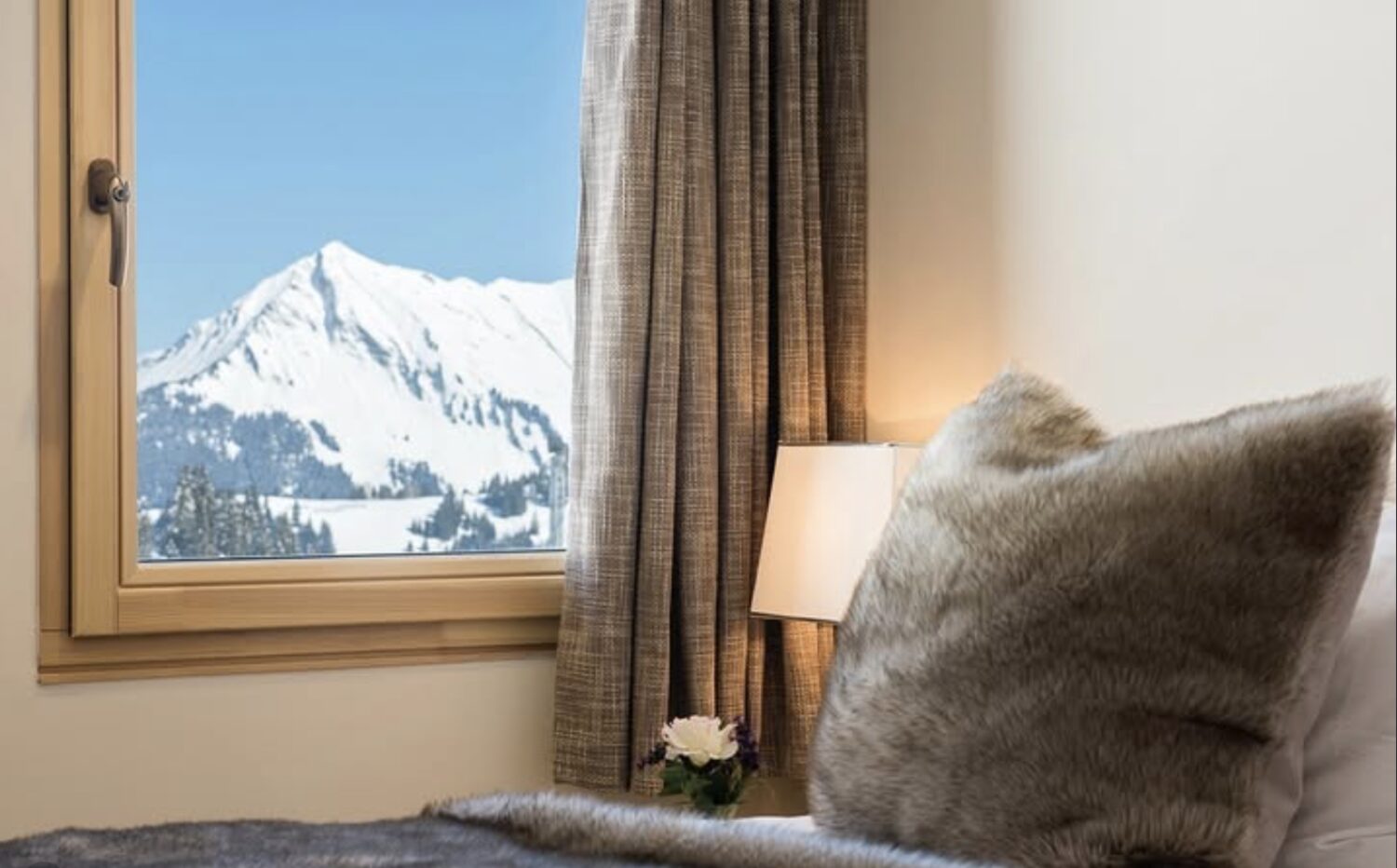 A bedroom with mountain views at Hotel du Lac