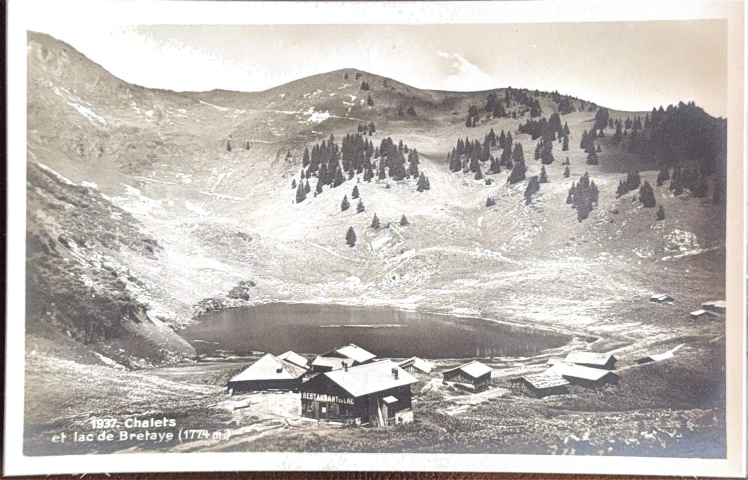 Vintage postcard: chalets and the lake at Bretaye