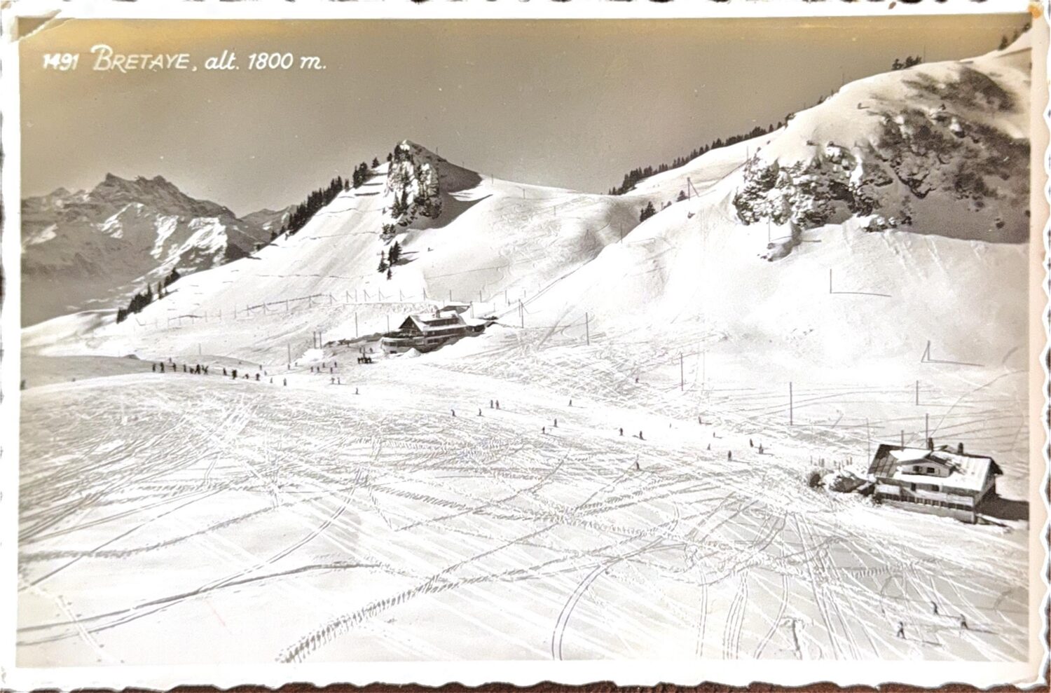 Vintage postcard: the ski slopes at Bretaye
